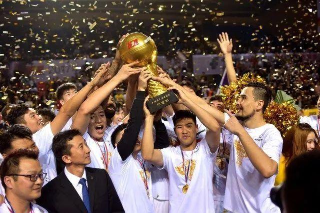 温网：穆霍娃救赛点2-1胜高芙 首进决赛将和诺斯科娃争冠